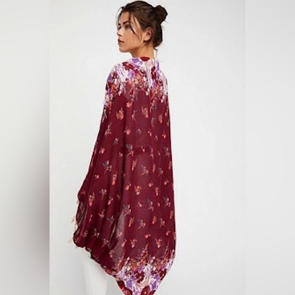 Free People Bali Wrapped in Blooms Red Kimono Top Shawl Women’s One Size - Picture 2 of 3